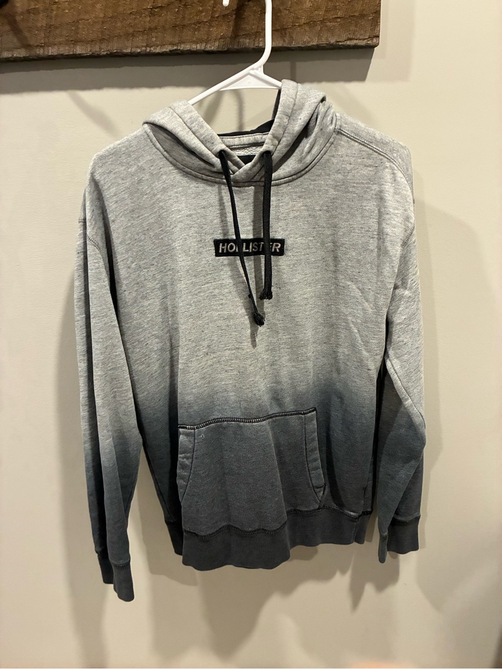 Hollister Men's Light-to-Dark Gray Ombre Pullover Hoodie
